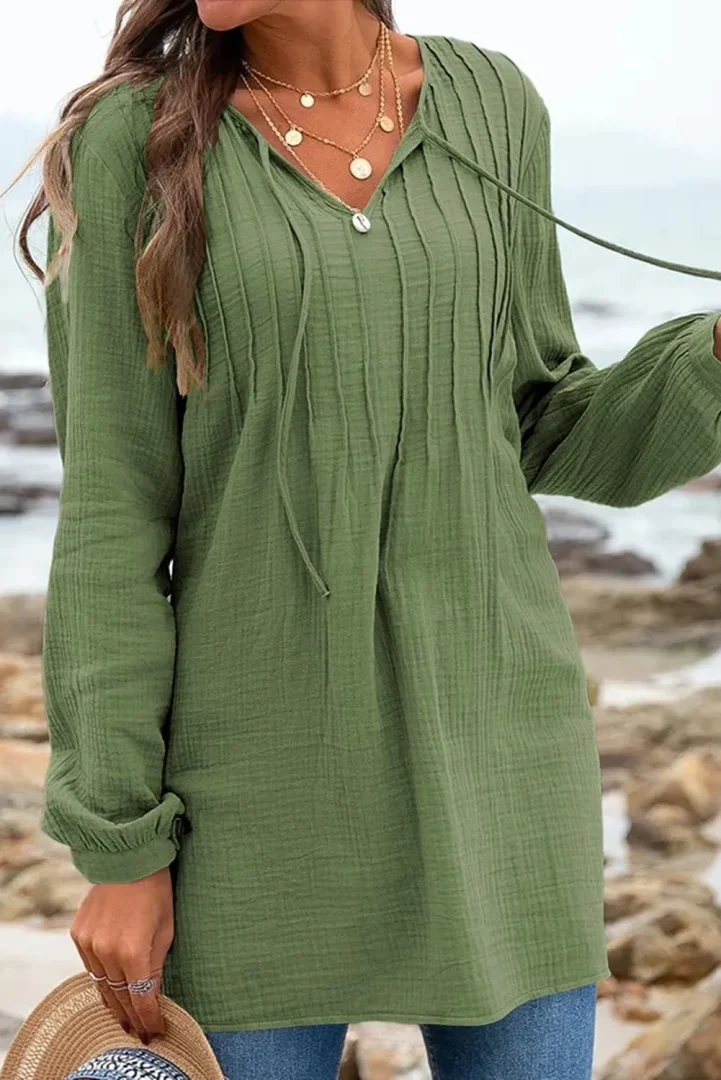 groen linnen shirt met v hals en lange mouwen model